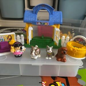 2004 Fisher Price Little People Pet Centre